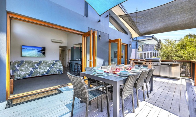 Pambula Beach House | Sails to Sea - 4 bedroom pet friendly