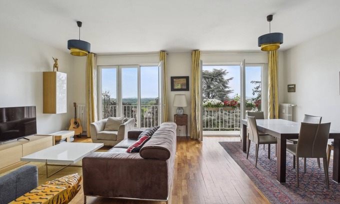 Saint-Cloud Apartment | Saint-Cloud Chic!
