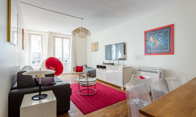 Palais-Royal Apartment | Saint Honore Louvre with AC