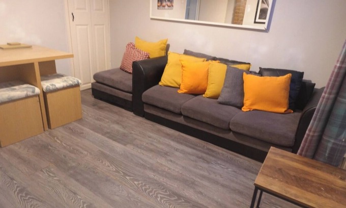Luton Apartment | Salisbury House - Huku Kwetu (Luton)