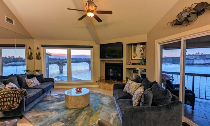 Lake Hamilton Condo | Sally's Blue Pearl 3 Br/2 Bath - Dec. 2025 Discounts. INQUIRE FOR PRICE!