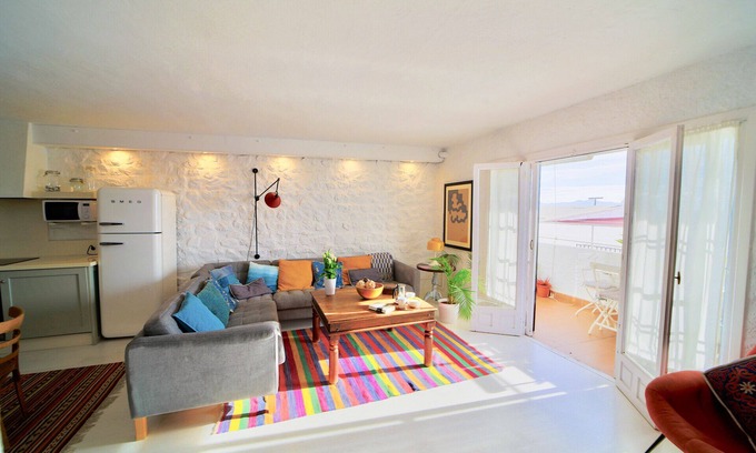 Salobrena House | Salobreña Old Town Duplex: Stylish, Comfortable & Peaceful.