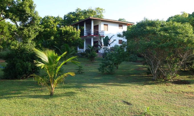 Tangalle House | Salt Lake Cabanas & Restaurant