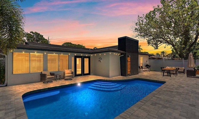 Pinecraft House | Salt Life Villa with heated pool & outdoor dining