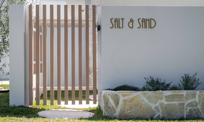 Port Macquarie Apartment | Salt & Sandn1-bedroom self-contained property only 300m from Beaches