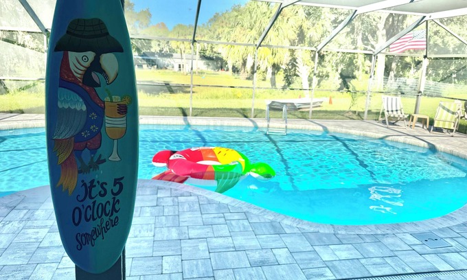 Crystal River House | Saltwater pool Near 3 Sisters Springs Boat trailer parking