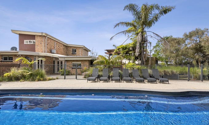 Rye House | Saltwater VILLA -12m heated POOL -foxtel, billiards, BONUS* OFFERS 2025