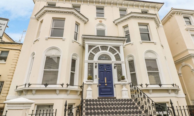 Eastbourne Seafront House | Saltwood