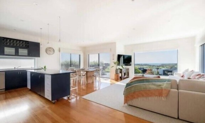 Torquay House | Salty Ocean View Escape - Torquay