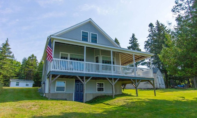 Stonington Cottage | Sams Cottage - Ocean View Cottage near the Village