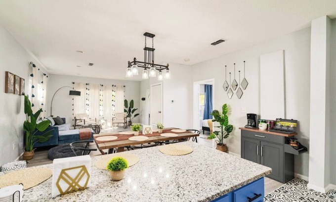 Highland Park House | San Antonio Charming 3 br 2 bath 6 min to downtown