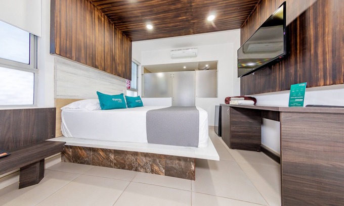 Cabo de Hornos Hotel | San Antonio Plaza