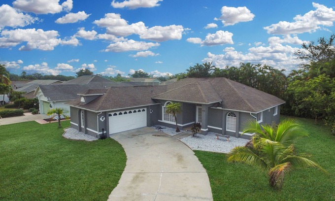 Biggar House | San Carlos home near airport, FGCU and shoping