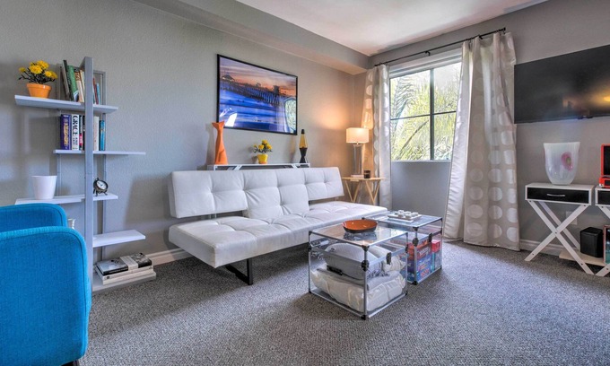 Hillcrest Condo | San Diego Studio w/ Rooftop Deck & Ideal Spot