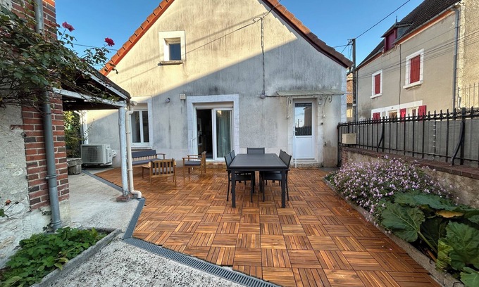 Saint-Satur House | Sancerrois: Town house in St Satur with courtyard, terrace and barbecue