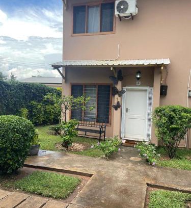 Lusaka Apartment | Sanctuary Aparthotel-AC-Garden- Solar-Wi-Fi -Firepit-Park-Carport