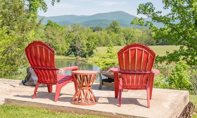 Bedford Apartment | Sanctuary Suite: Breathtaking Mountain Views, Private Farmhouse Apartment