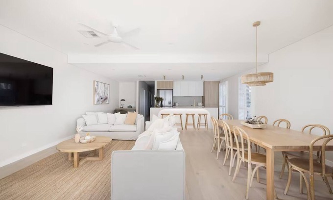 Shoal Bay House | Sand at Shoal Bay (23b)