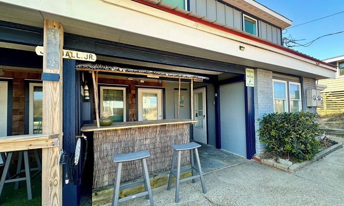 Colington Cottage | Sand Life - Pelican's Northern Nest -Pet Friendly!
