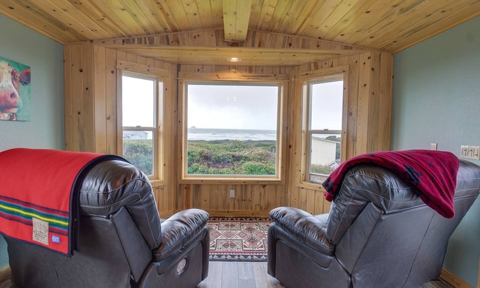 Gold Beach House | Sand Ranch - Epic Ocean View and SPA