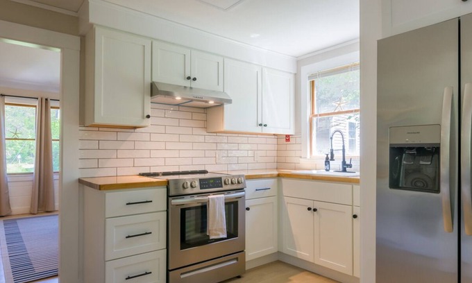 East Sandwich House | Sand, Sun & Serenity at Wavy Daze!