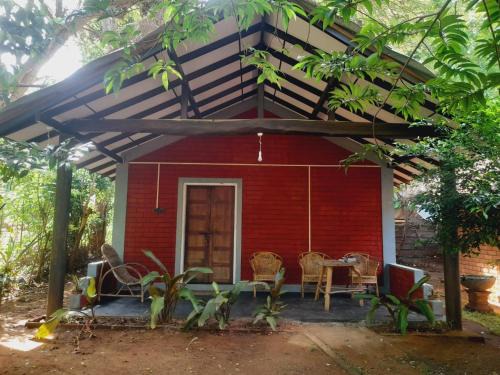 Udawalawa Bed & Breakfast | Sandalwood Family Cottages