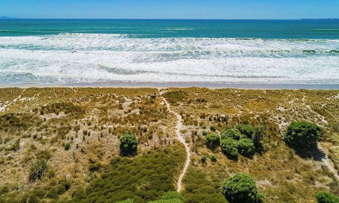 Papamoa Beach House | Sandbanks - Papamoa Beachfront Holiday Home