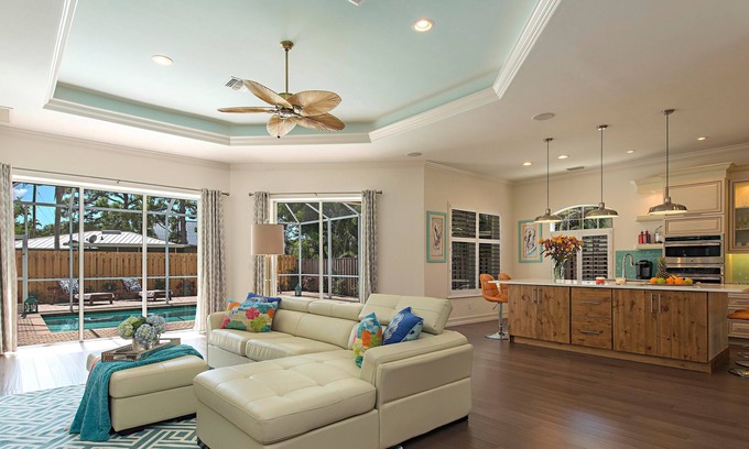 Lake Park House | SandCastle Sister: 0.9miles away from the beach, 1.7 miles away from 5TH AVE