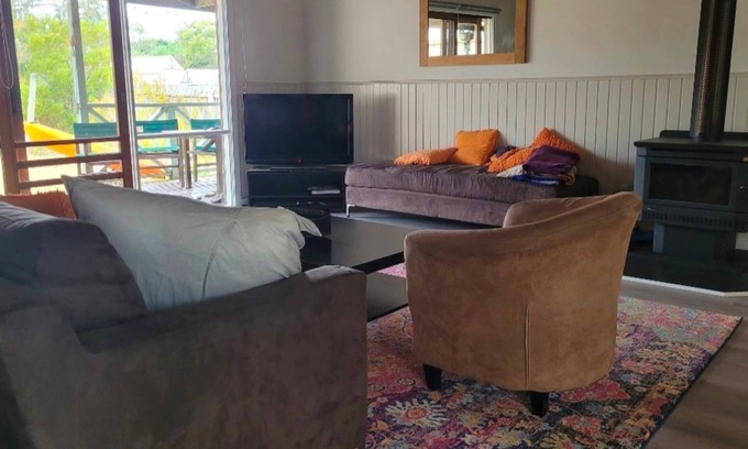 Silverleaves House | Sanders Beach House, Beautiful and spacious.