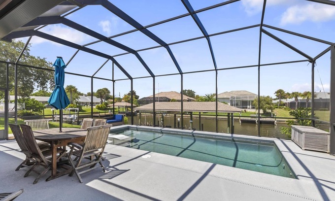 Palm Harbor House | Sandfiddler Pool Home | Canal View | Dock | Heated Pool | Close to Beach and Golfing | Free WIFI