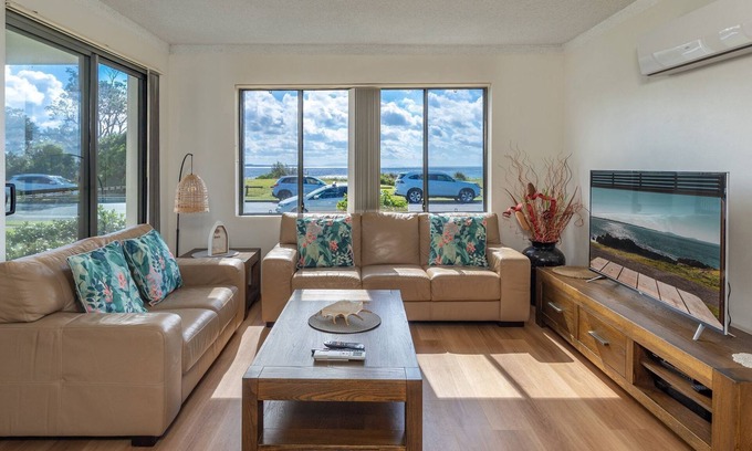 Forster Apartment | Sandpebbles 1 - Pebbly Beach