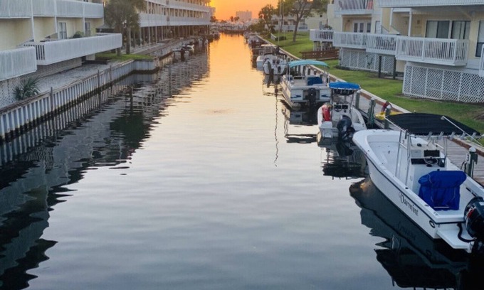 Holiday Isle Condo | Sandpiper Cove 7200 2 Bedroom 2 Bathroom Beach Getaway in Destin, FL FREE Beach Service