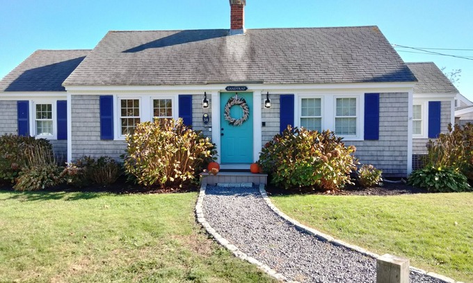 West Yarmouth House | SANDTRAP! BEACH short walk! Marinas, Golf, Shopping & Restaurants short drive!