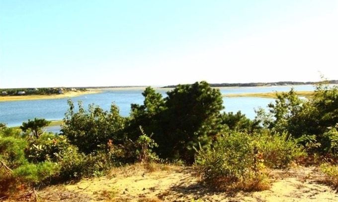 Pleasant Point Cottage | Sandune Pleasant Point, Fleet, on Cape Cod