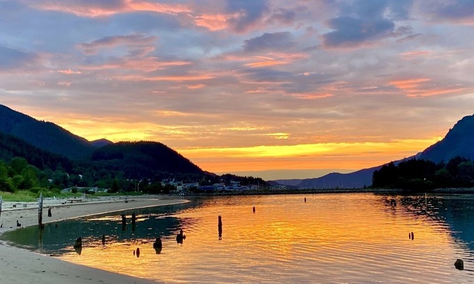Douglas Apartment | Sandy Beach Retreat - stay just steps from Juneau's best beach and trails!