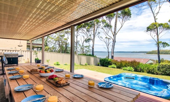 Culburra Beach House | Sandy C - immaculate modern home with outdoor spa and stunning lake views.
