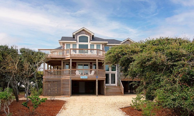 Duck House | Sandy Duck: Shared Pool, Elevator, Close to Beach