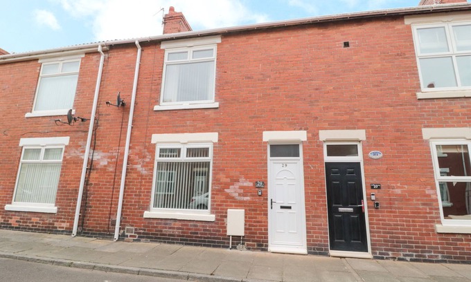 Woodhorn Cottage | SANDY TOES COTTAGE, pet friendly in Newbiggin-By-The-Sea