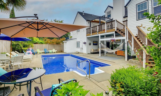 Sandy House | Sandy Vacation Rental w/ Pool < 30 Mi to Portland!