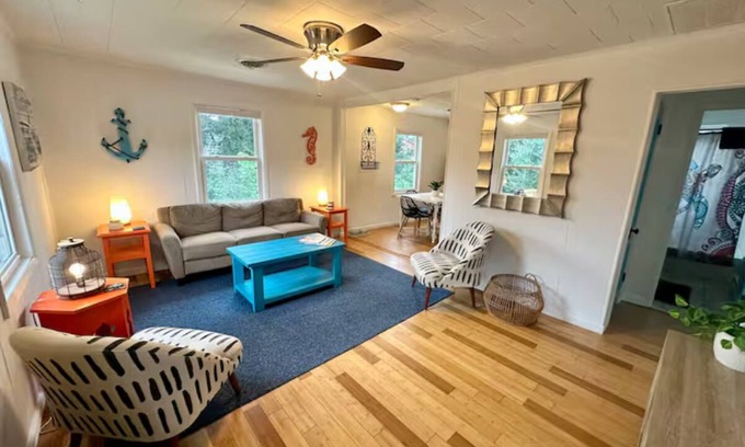 Colington House | SandyPaws-0.5mi ToSound & 1mi ToBeach PetFriendly!