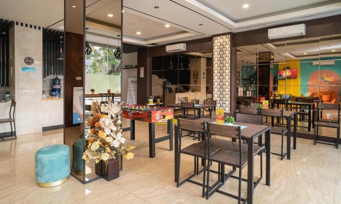 Surabaya Hotel | Sans Hotel Kupang Indah Surabaya by RedDoorz
