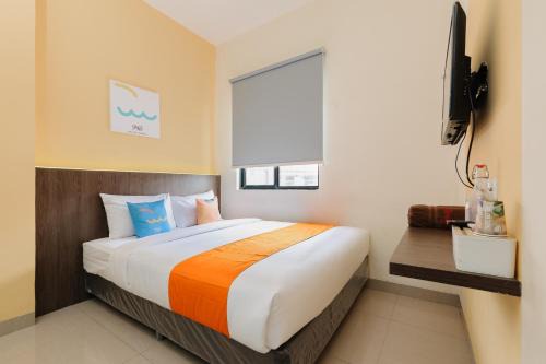 Jakarta Hotel | Sans Hotel Max Living Cengkareng