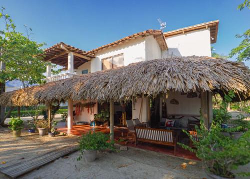 Tolu House | Santa Ana Del Mar House Your Beachfront Escape