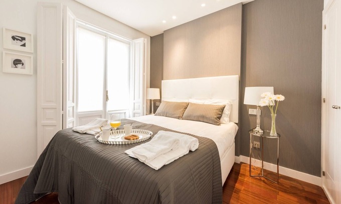 Huertas Apartment | Santa Ana Plaza
