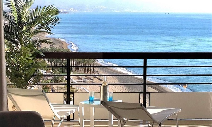 Carihuela Apartment | Santa Clara : VUE Magnifique SUR LA Baie DE Malaga