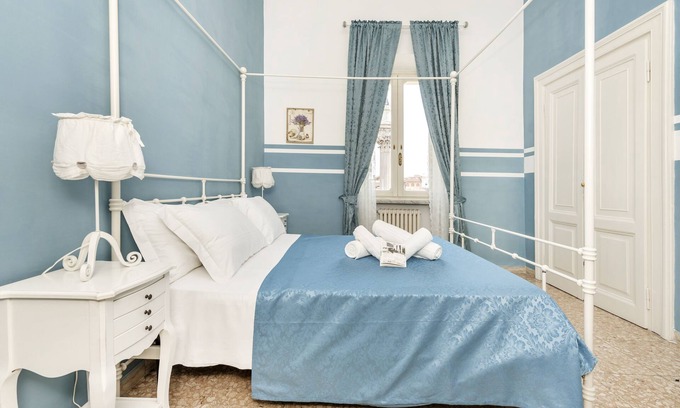 Monti House | SANTA MARIA MAGGIORE APT. - 5 ROOMS - AMAZING VIEW