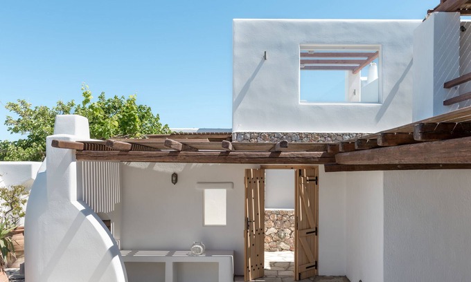 Vourvoulos Apartment | Santorini Suite with Jacuzzi 3 by Delfus