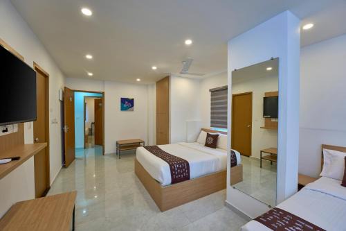 Vyttila Hotel | Sapphire Club Hub