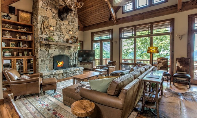 Sapphire House | Sapphire Falls Alchemy | Spectacular Lodge in the Blue Ridge Mountains