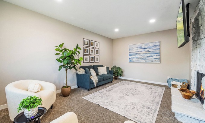 Tri-Cities House | Sapphire Lodge - 3 bed home in prime of Kennewick